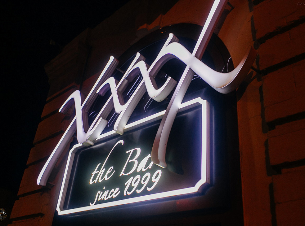 the XxxX bar