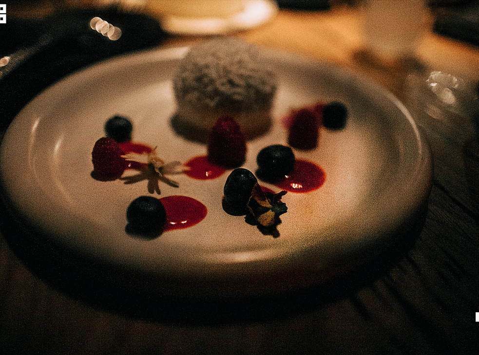 Chuqur tomoq jinsiy aloqa video Rus xotini erini porno bilan boglab qoydi.