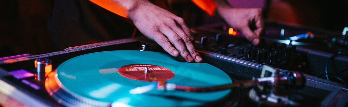 «Нига плиз»: как устроен самый долгоиграющий клубный проект Иркутска?