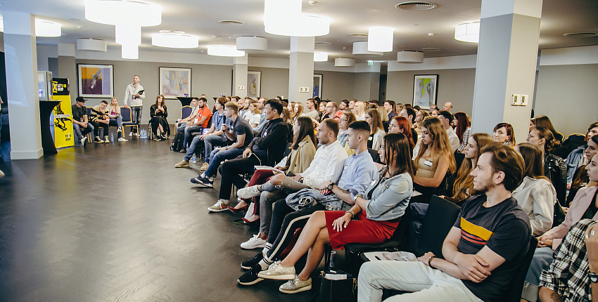 Запад показал Востоку, как надо: Behance Portfolio Review 2019